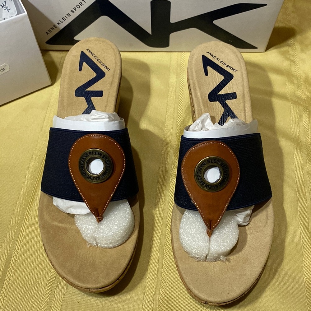 Anne Klein Sport flip flop, black & brown